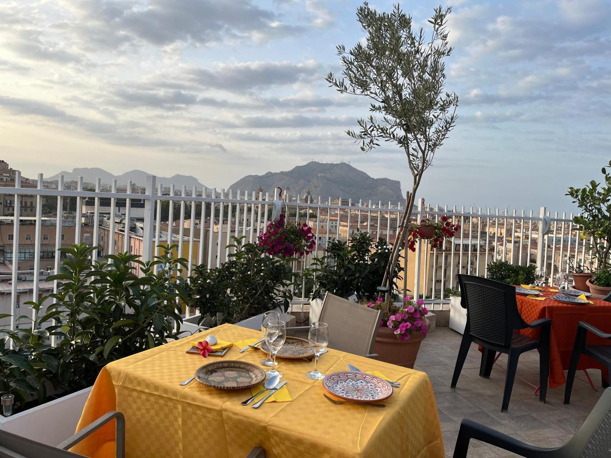 Lealbe Di Sicilia Bed & Breakfast ปาแลร์โม ภายนอก รูปภาพ