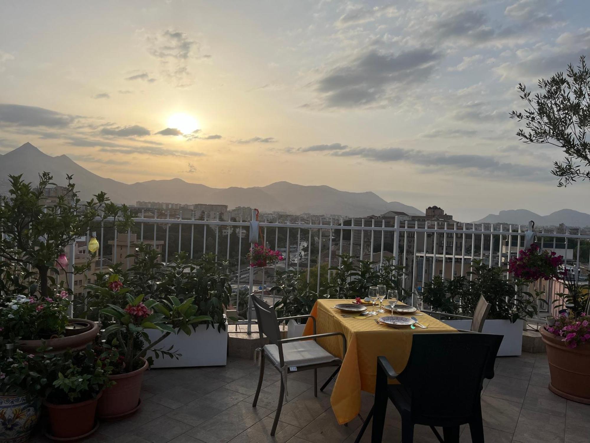 Lealbe Di Sicilia Bed & Breakfast ปาแลร์โม ภายนอก รูปภาพ