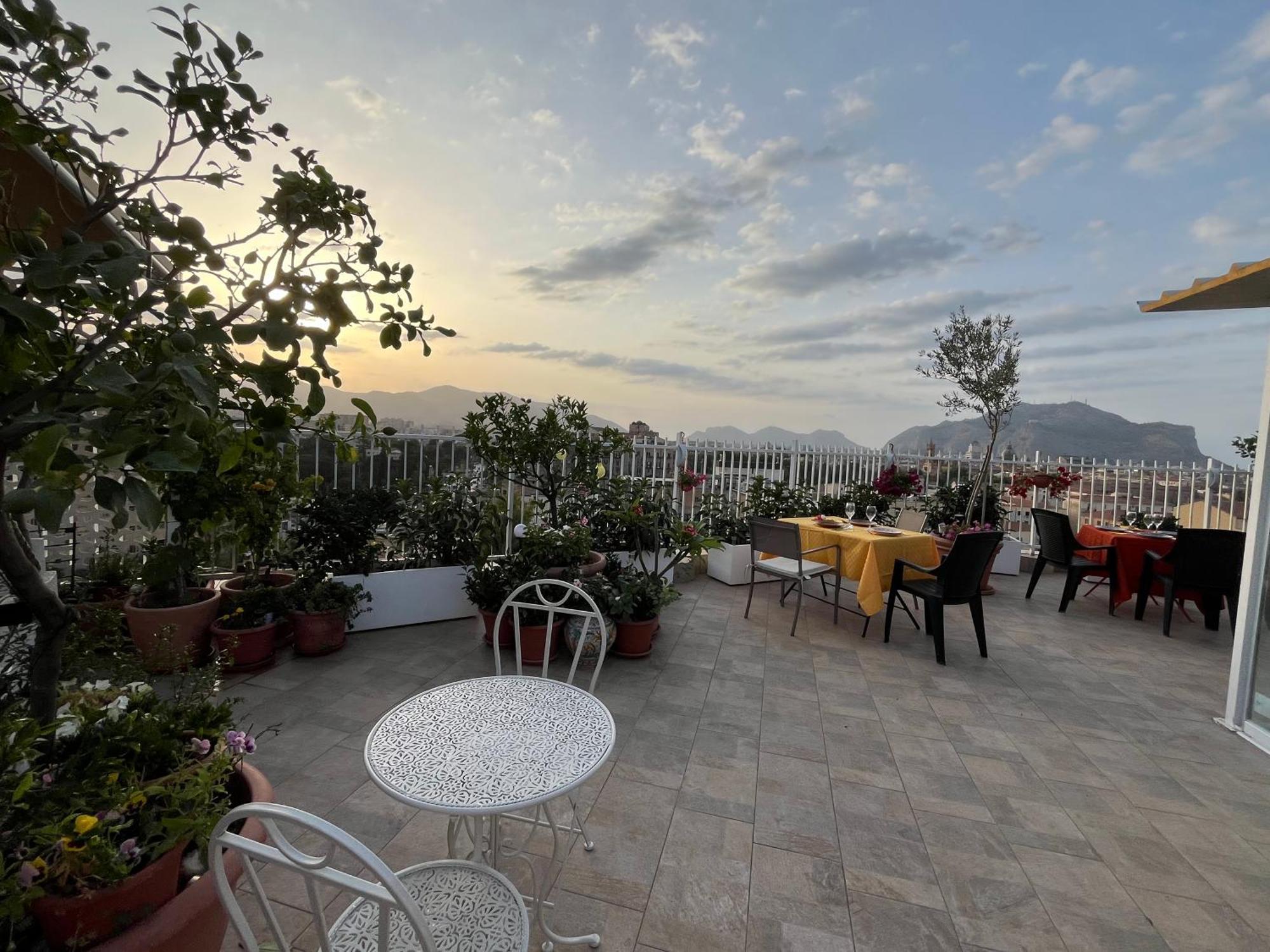 Lealbe Di Sicilia Bed & Breakfast ปาแลร์โม ภายนอก รูปภาพ
